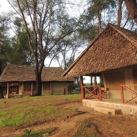 Hotel Loyk Tsavo Camp Exterior foto