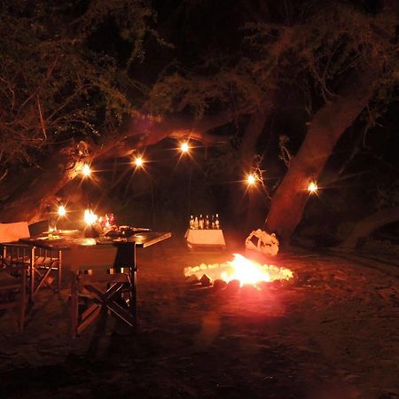 Hotel Loyk Tsavo Camp Exterior foto