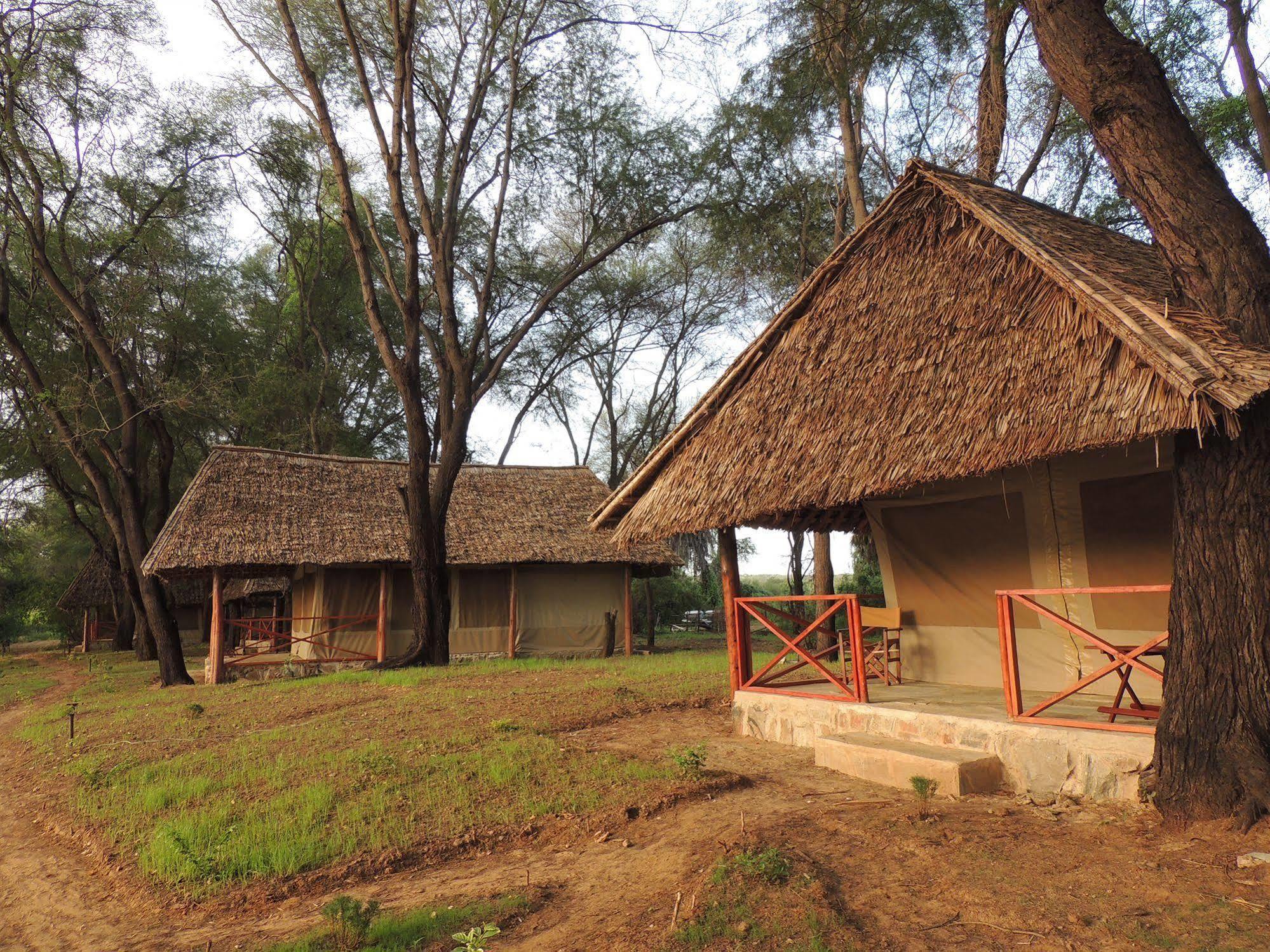 Hotel Loyk Tsavo Camp Exterior foto