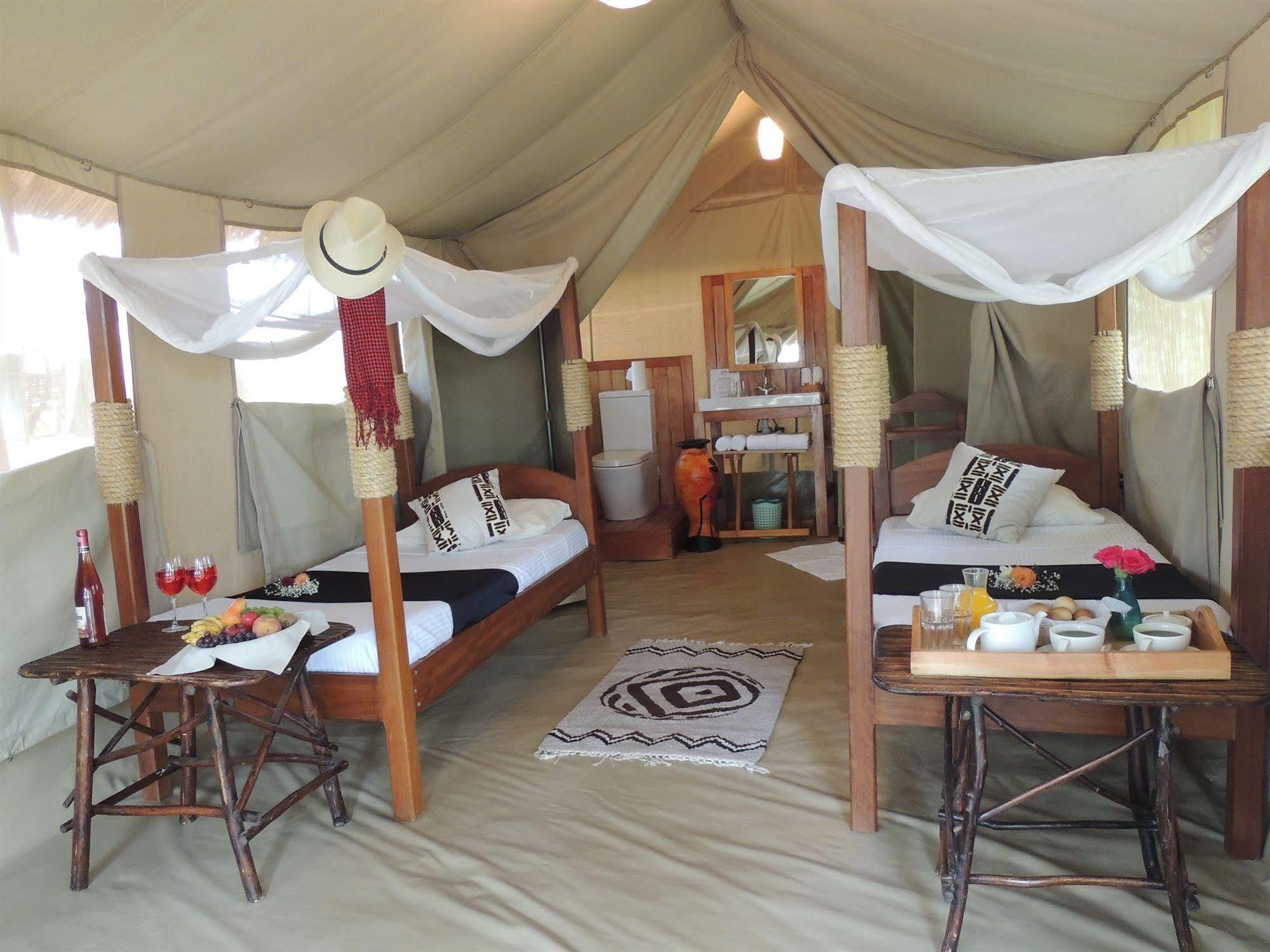 Hotel Loyk Tsavo Camp Exterior foto
