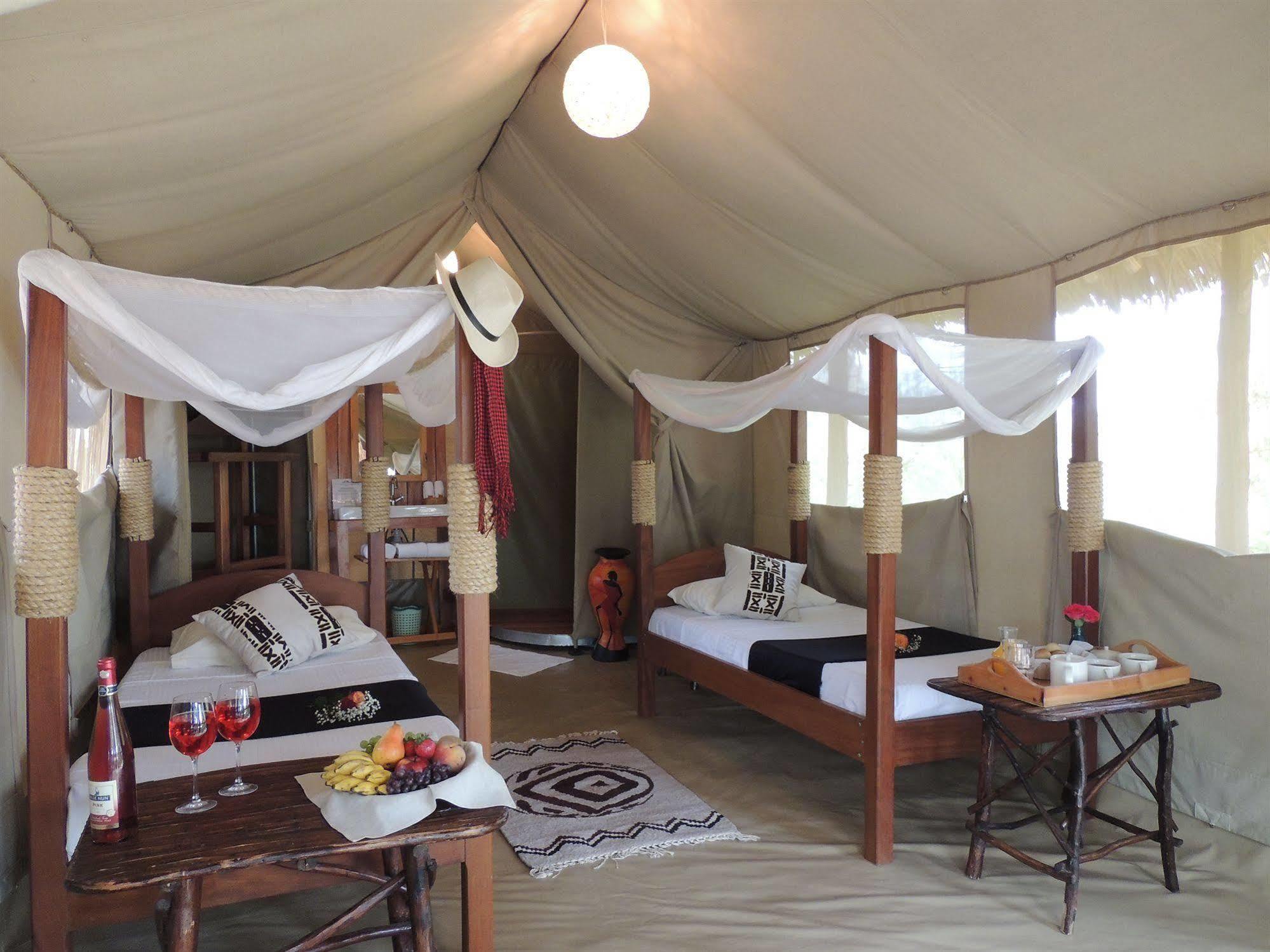 Hotel Loyk Tsavo Camp Exterior foto