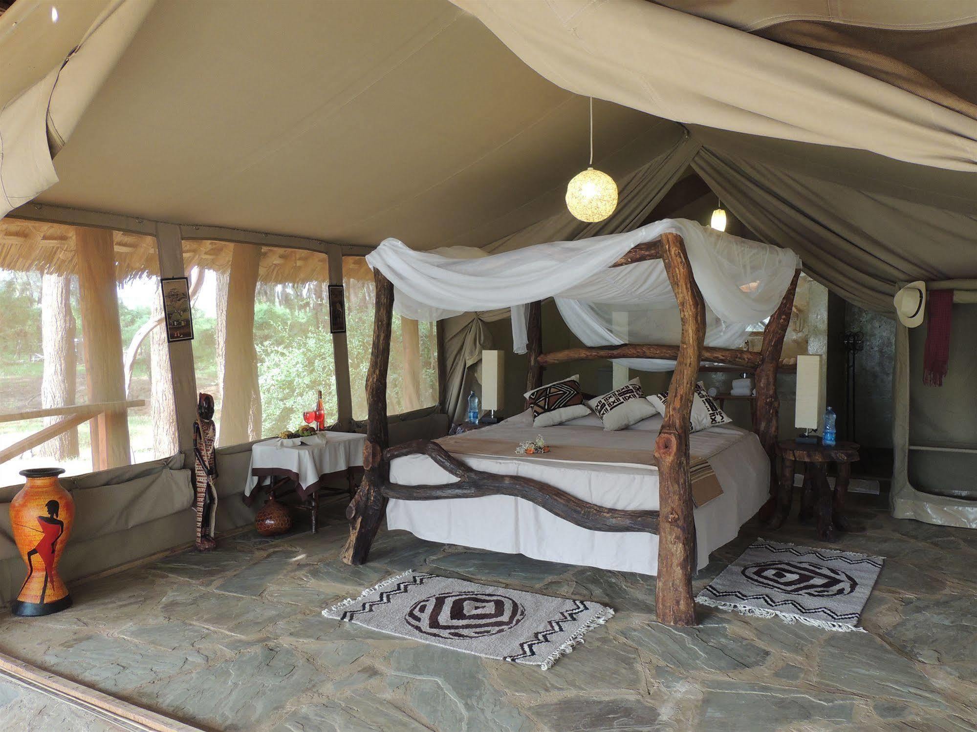 Hotel Loyk Tsavo Camp Exterior foto