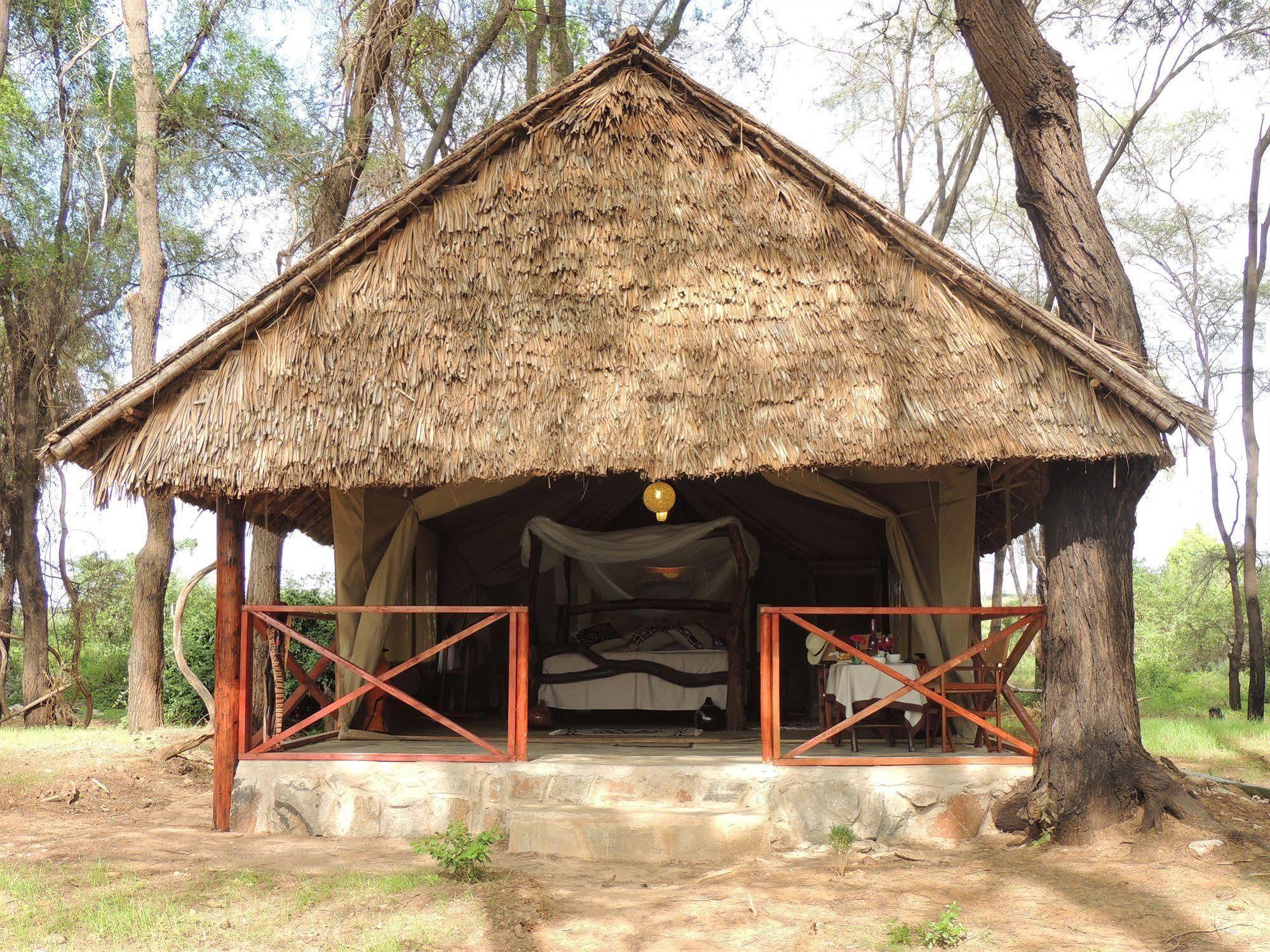 Hotel Loyk Tsavo Camp Exterior foto