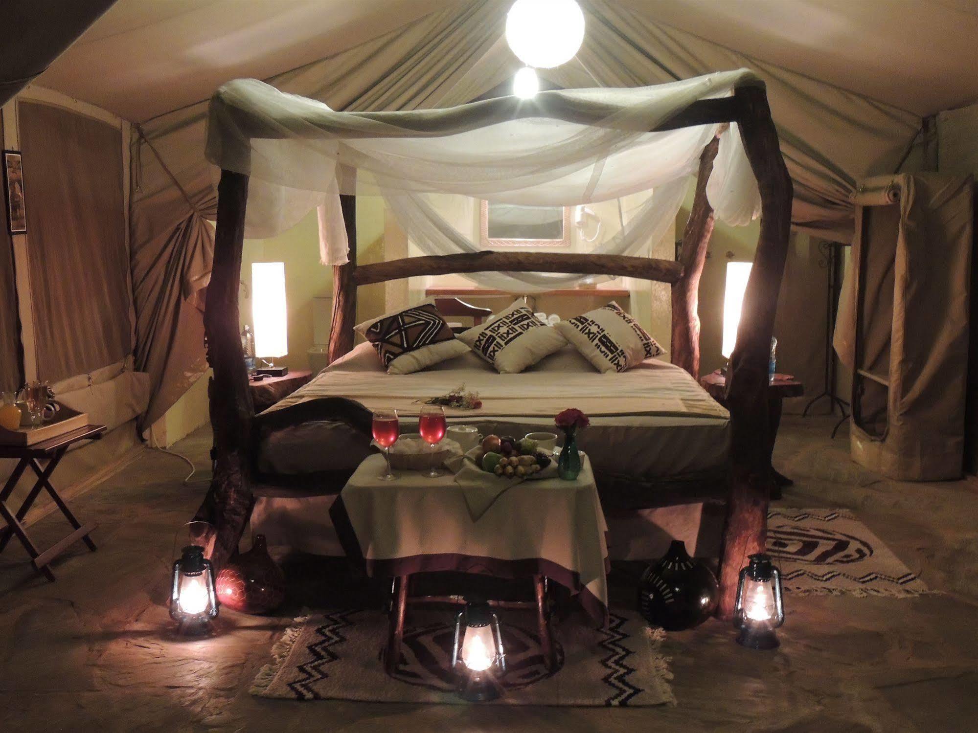 Hotel Loyk Tsavo Camp Exterior foto