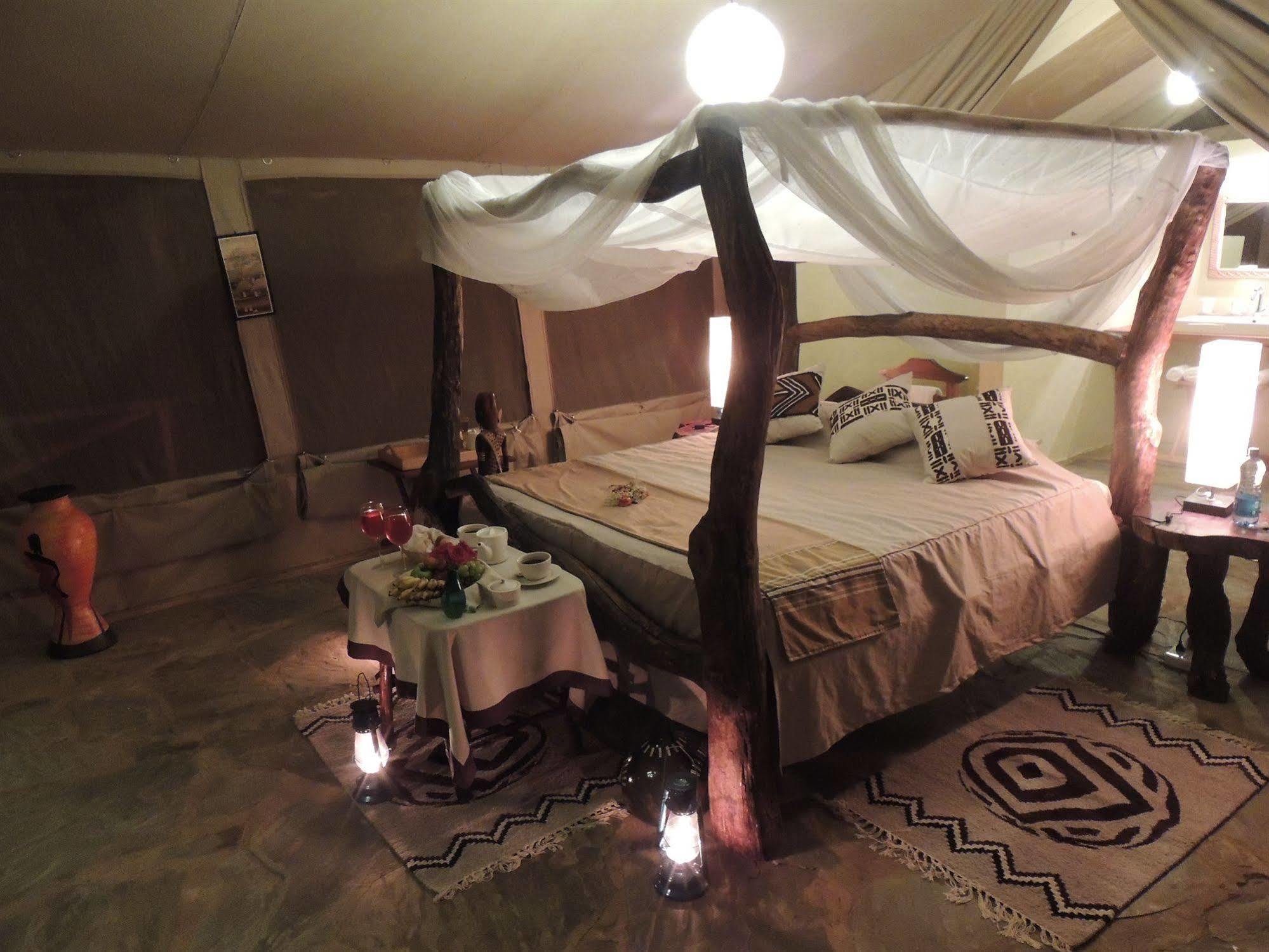 Hotel Loyk Tsavo Camp Exterior foto