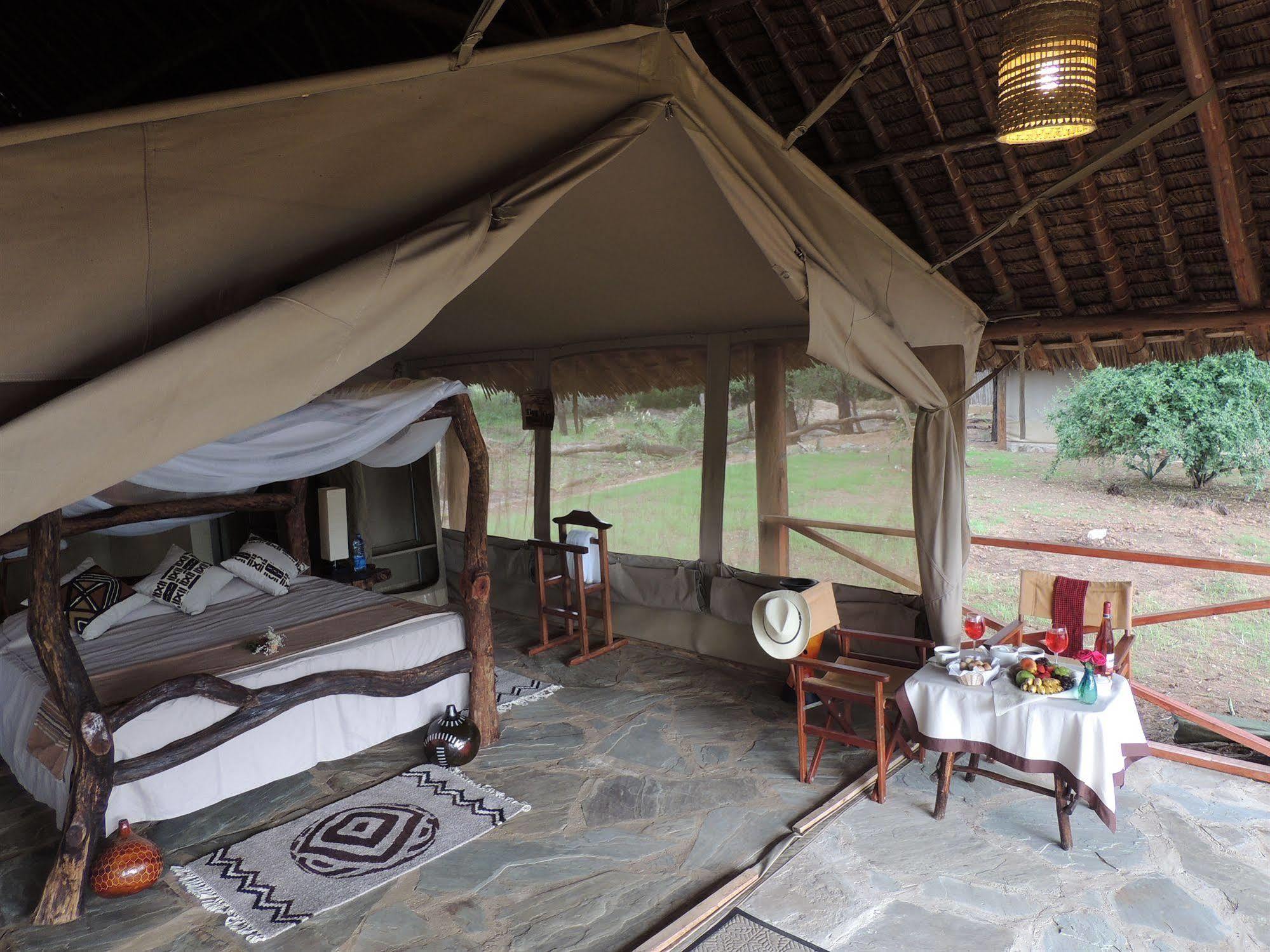 Hotel Loyk Tsavo Camp Exterior foto