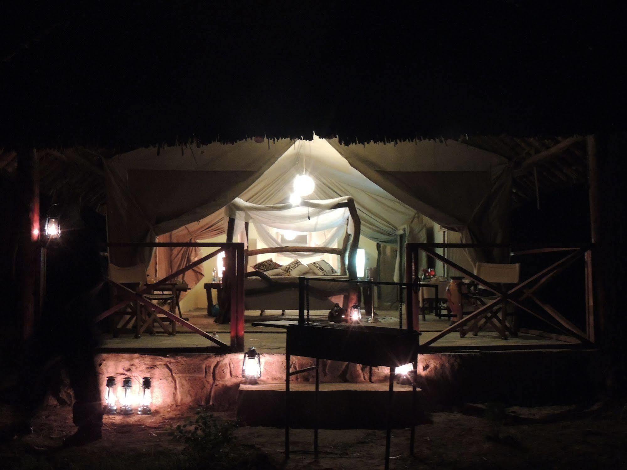 Hotel Loyk Tsavo Camp Exterior foto