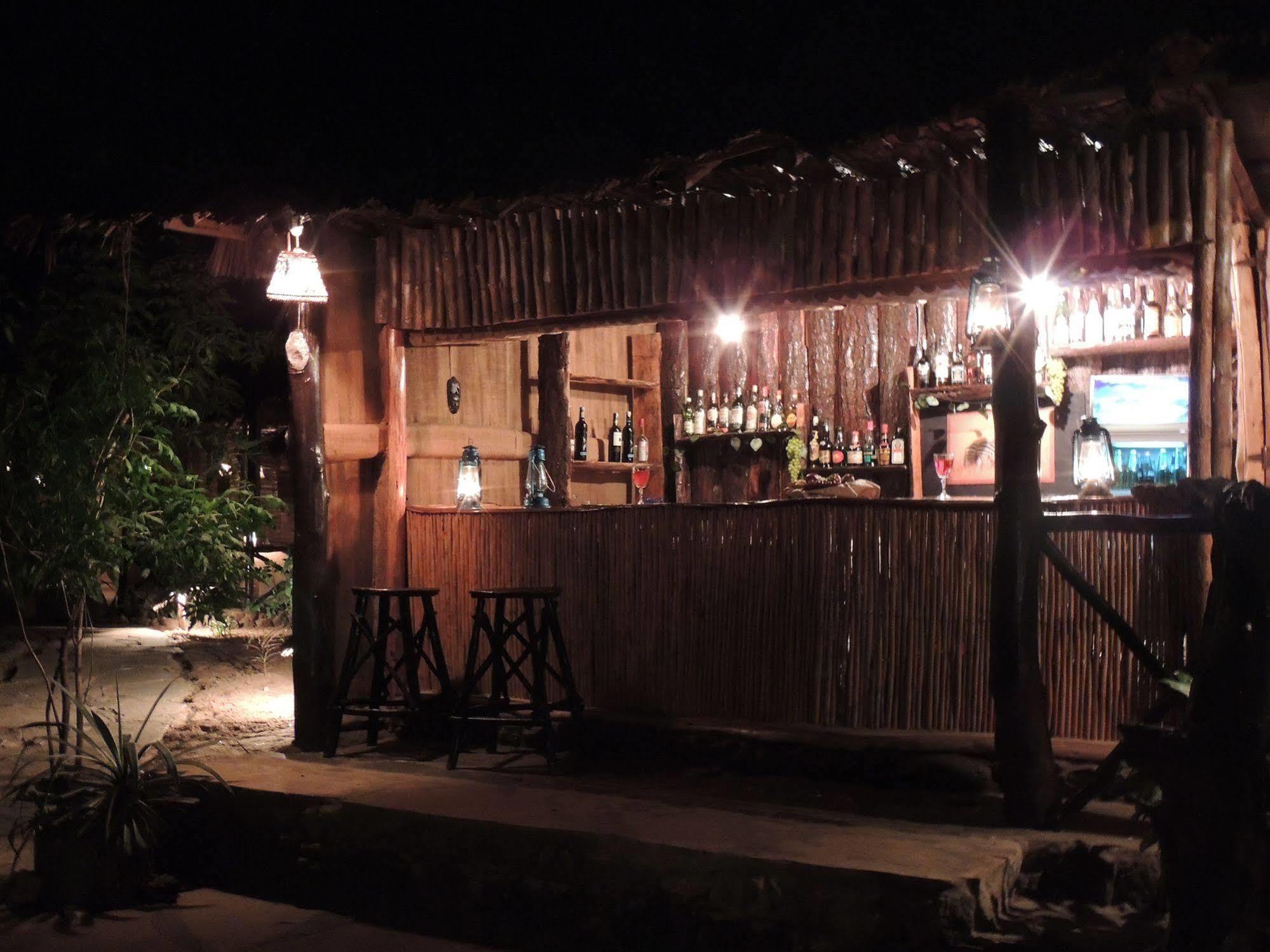 Hotel Loyk Tsavo Camp Exterior foto