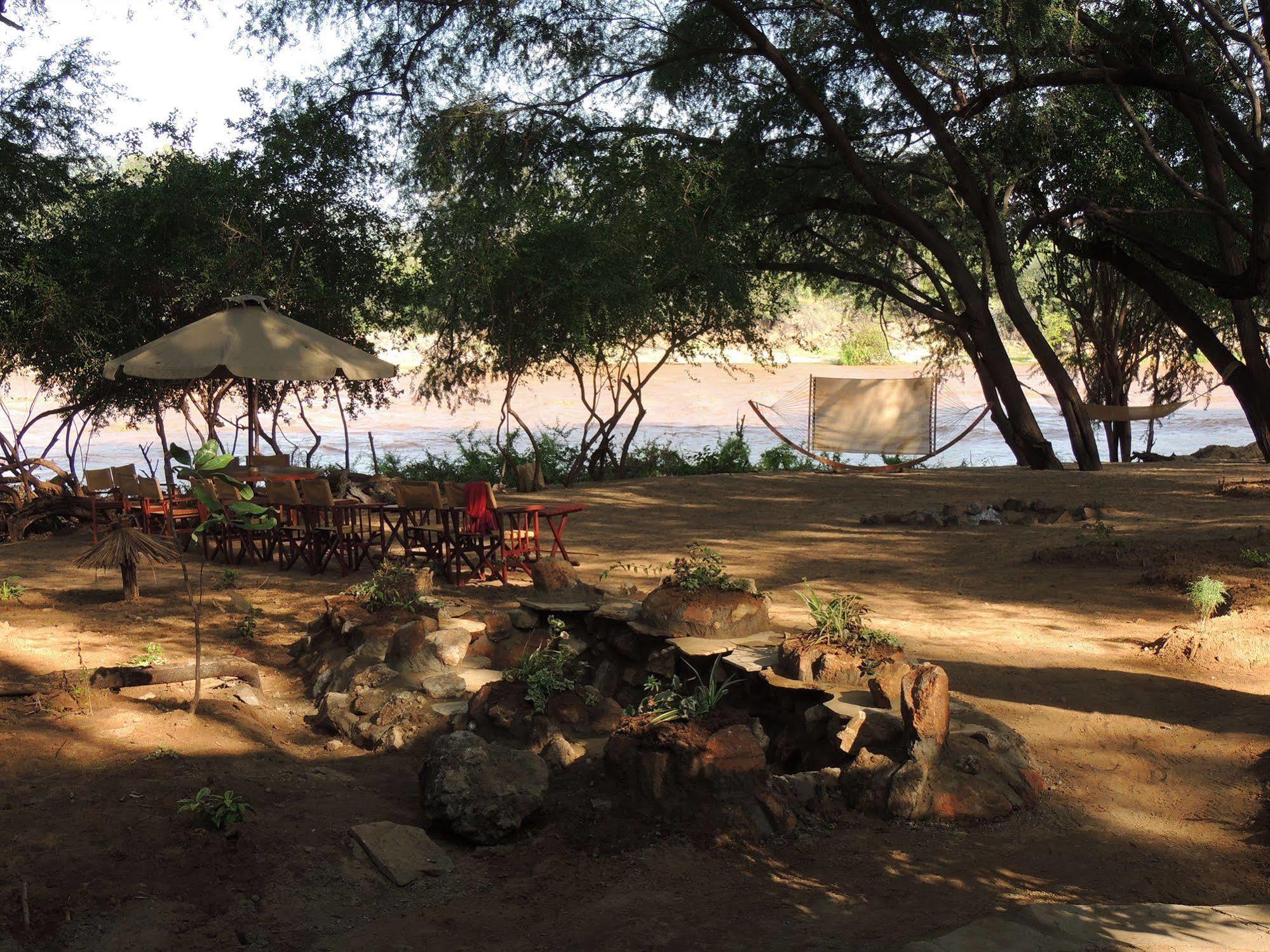 Hotel Loyk Tsavo Camp Exterior foto