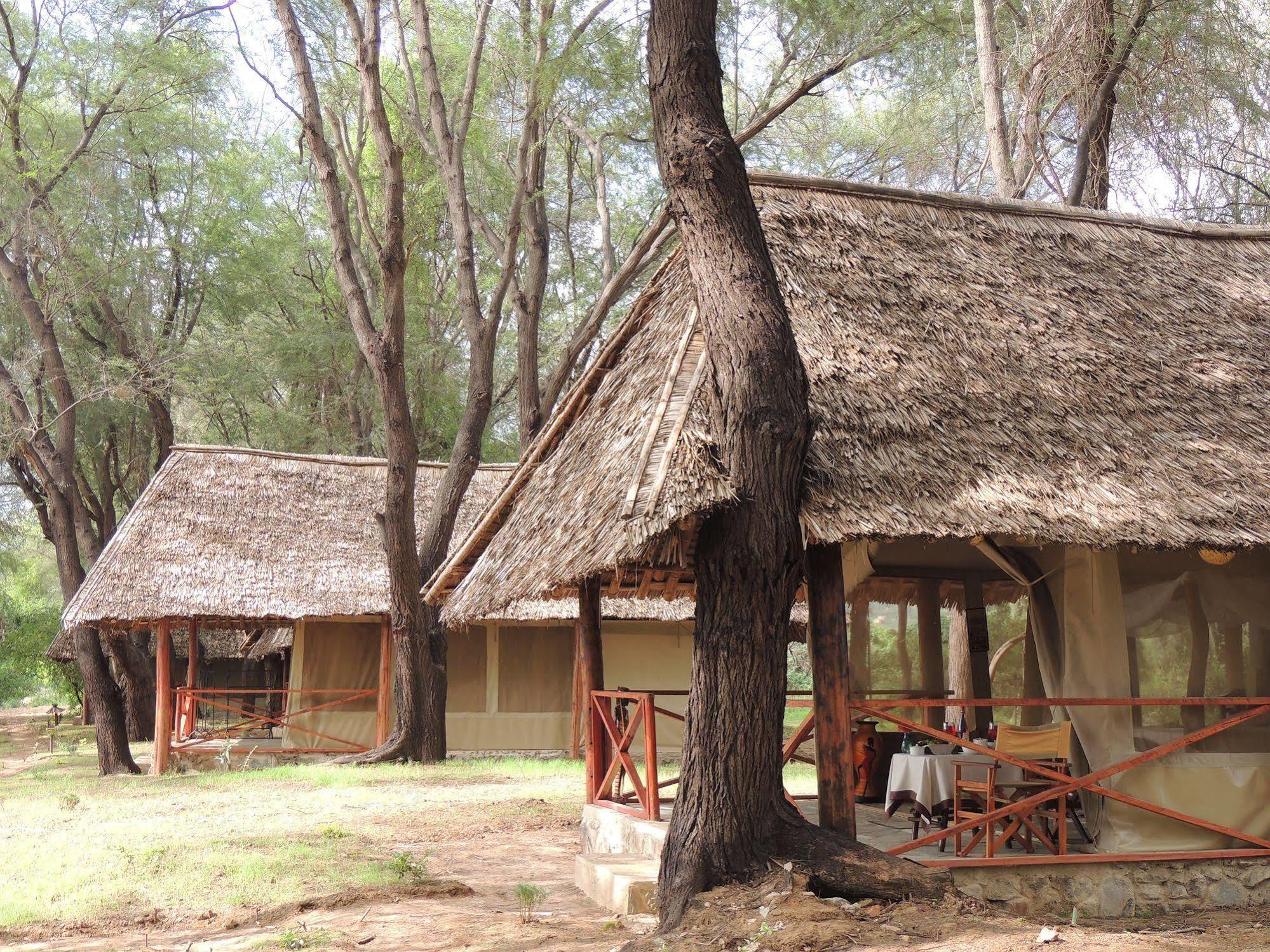 Hotel Loyk Tsavo Camp Exterior foto