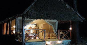 Hotel Loyk Tsavo Camp Exterior foto